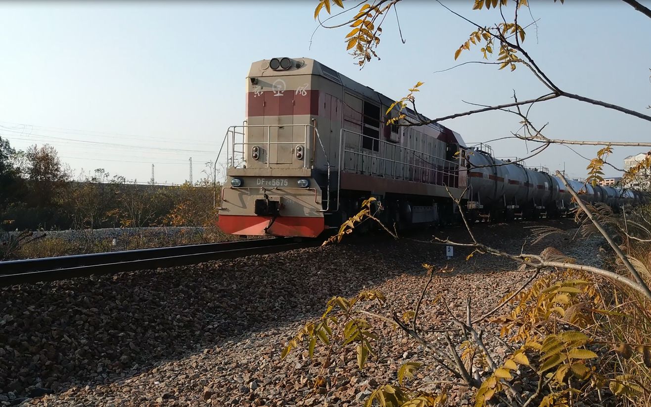 广铁株段小调机东风7c5675牵引罐车