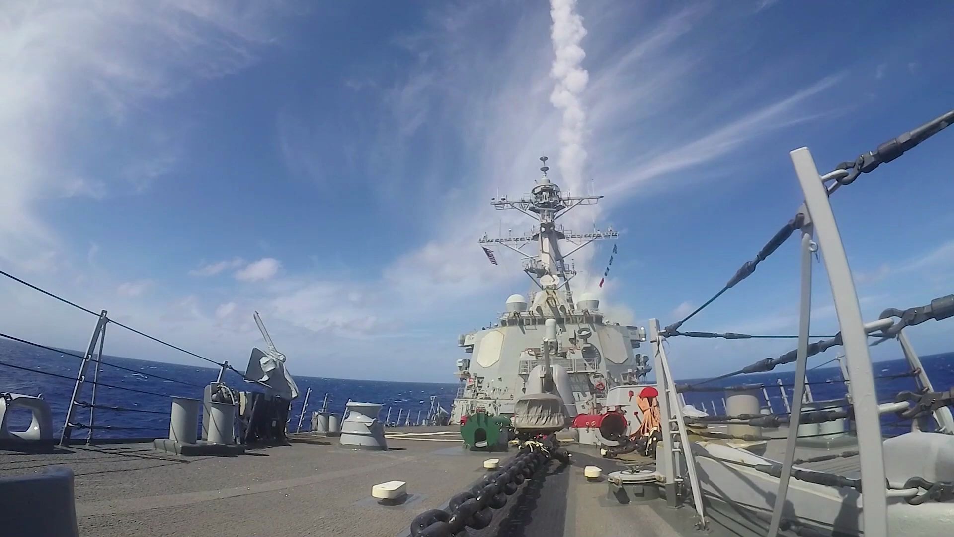 【美国海军】"阿利·伯克"级驱逐舰"巴里"号(ddg-52)在菲律宾海执行