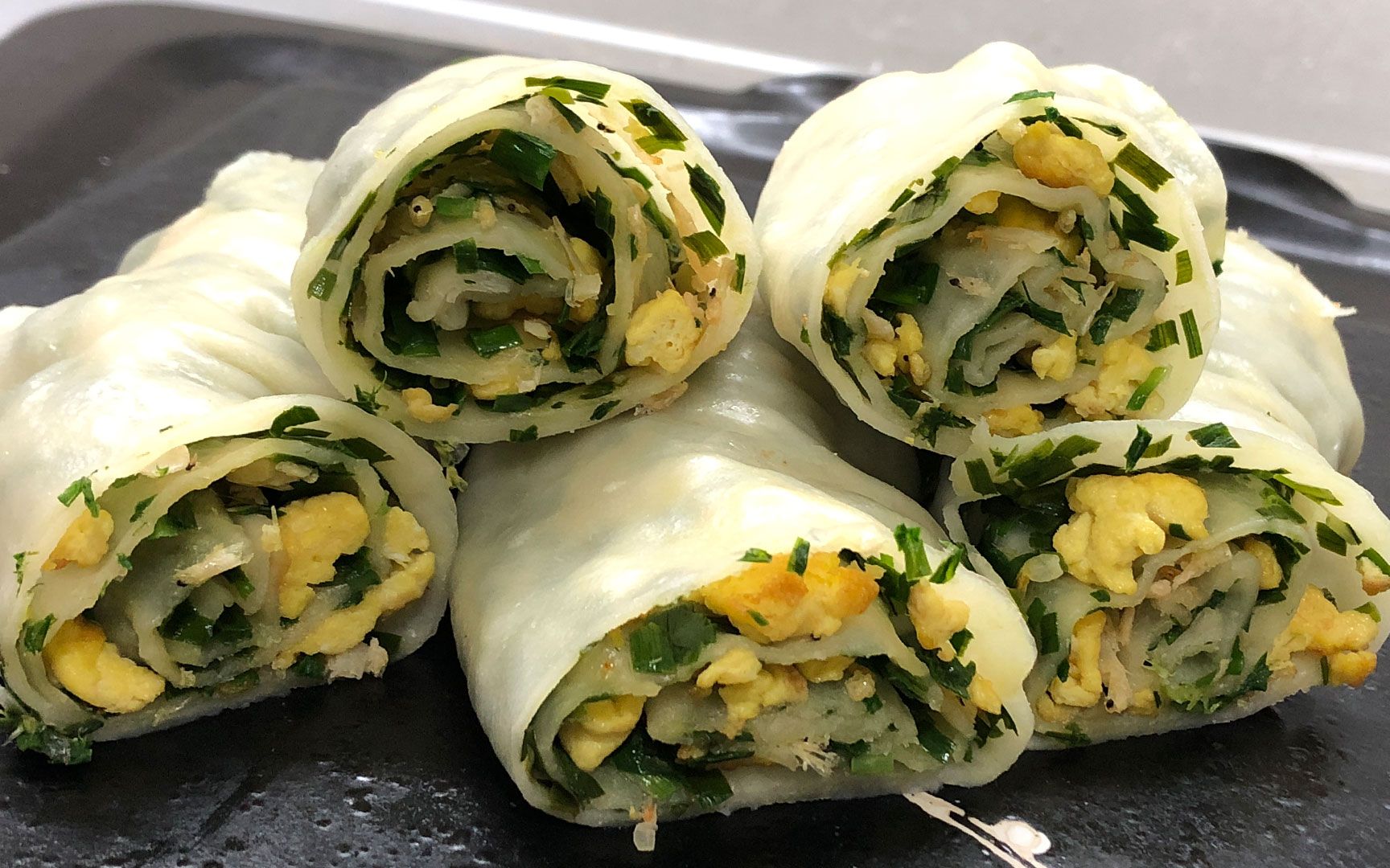 菜卷这样做才好吃,卷一卷就上锅蒸,薄皮馅儿香,比馒头简单好吃