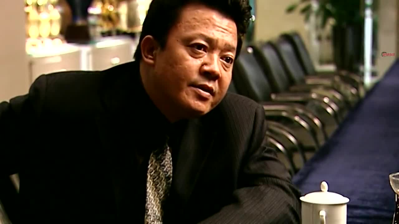 互粉必回:陆涛被米莱爸爸聘用,但完美主义的设计理念让米立熊很失望