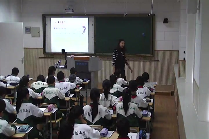 [图]【获奖】人教版小学数学四年级上册6 除数是两位数的除法《用四舍五入法试商》-冯老师优质课公开课教学视频