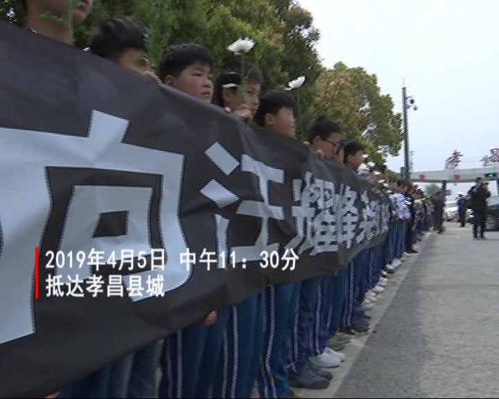 [图]一个人感动一座城，离家是少年，归来却是英雄。2019年4月5日，四川凉山救火英雄汪耀峰回家了！