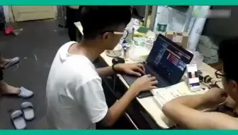 有一个黑客室友是什么体验？