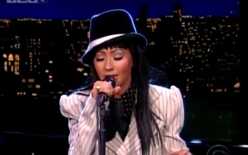 [图]Christina Aguilera - Walk Away (Live On Letterman)