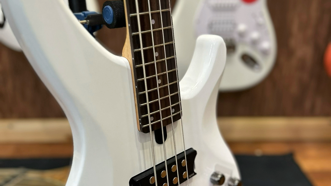 雅马哈yamaha trbx304 wh贝斯