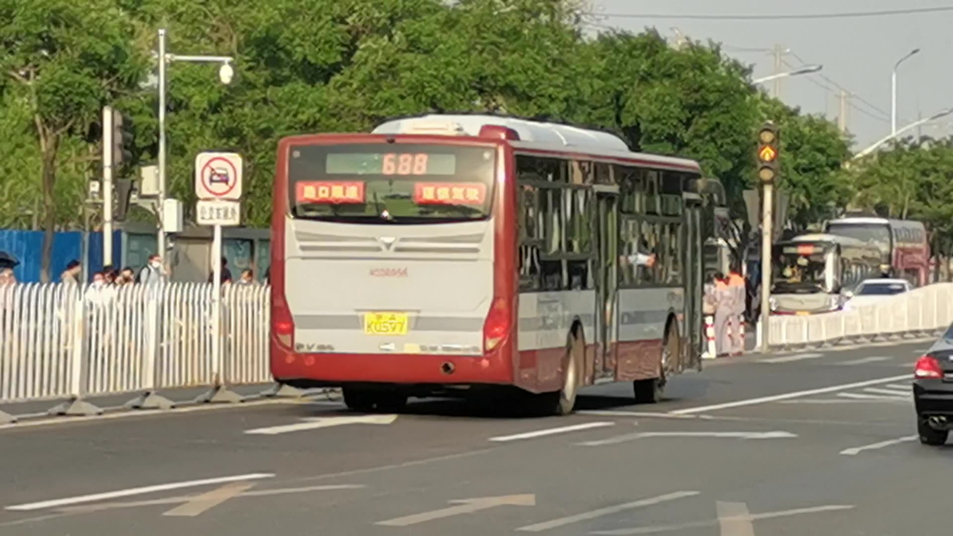 北京公交经北京公交688路经过西苑枢纽站