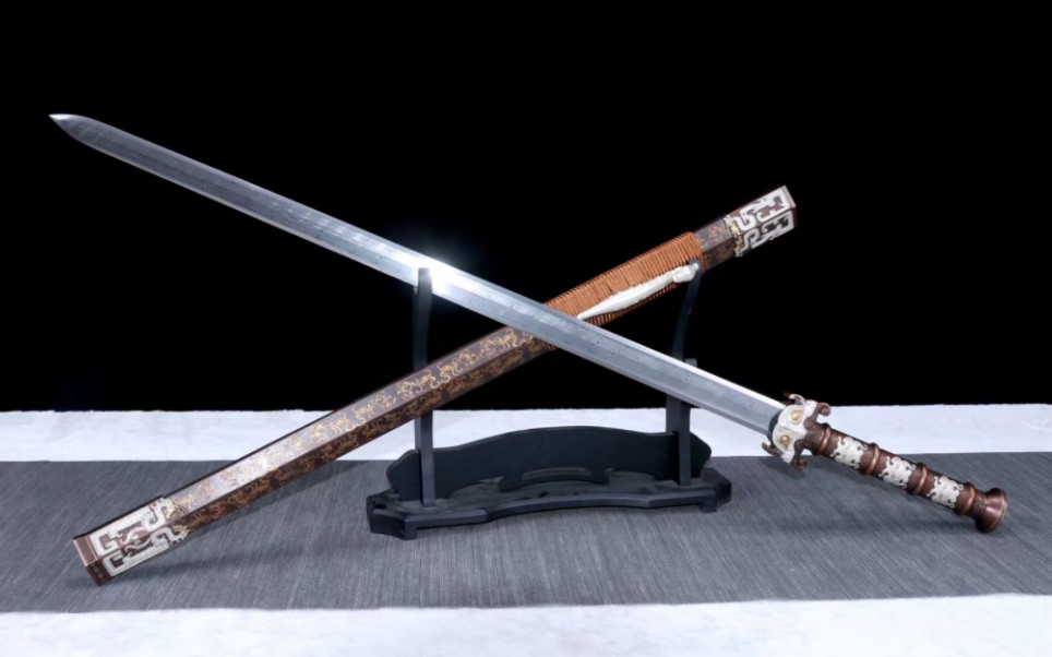百炼钢龙鳞八面汉剑,手工纯铜柄鞘鎏金雕刻