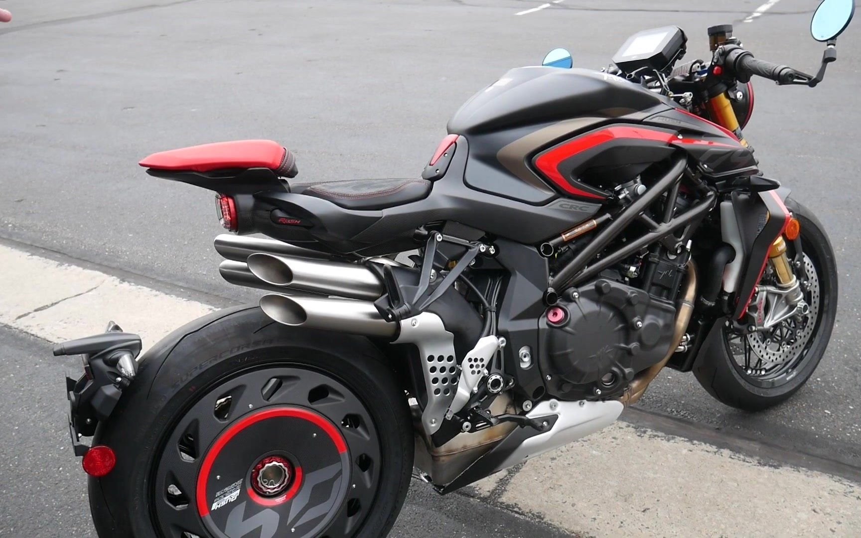 惊削四根竹竿当排气管的摩托车骑行2021mvagustarush1000奥古斯塔排气