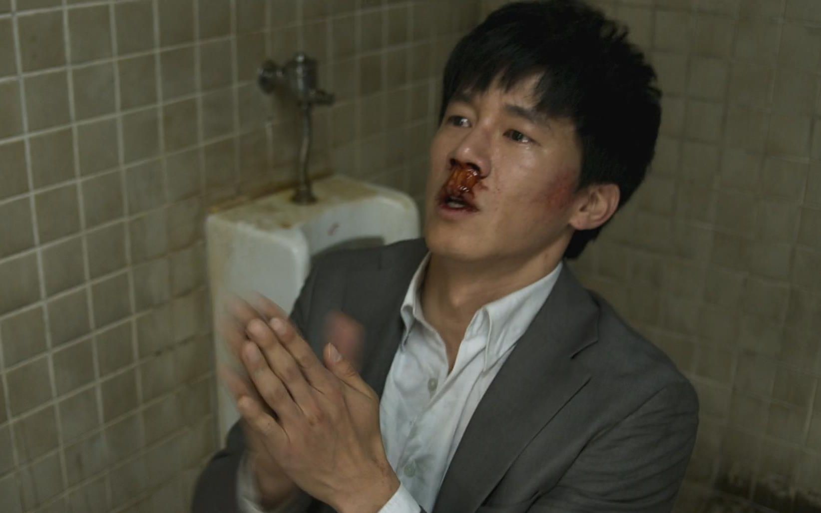 男人最无助的时候从缺钱开始为筹钱给混混下跪签署器官捐赠