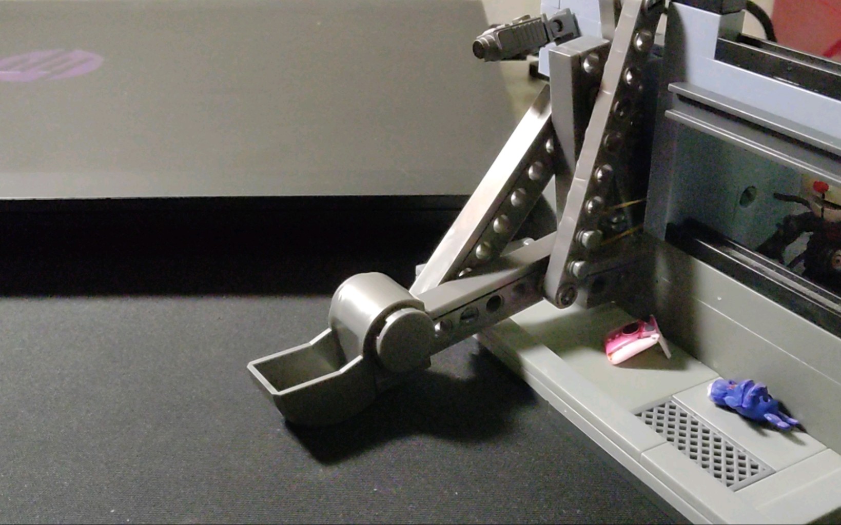 麦克法兰玩具熊积木挖勺室