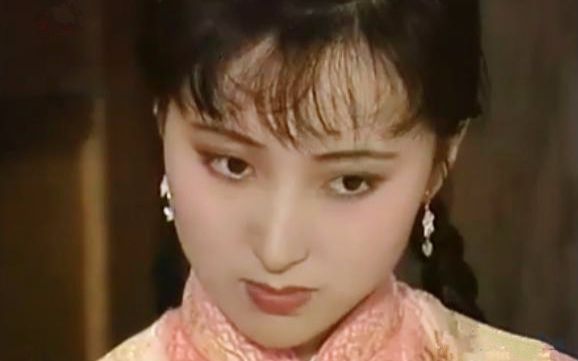 《家春秋》是由李莉导演,徐娅荣,林达信等主演的民国剧.