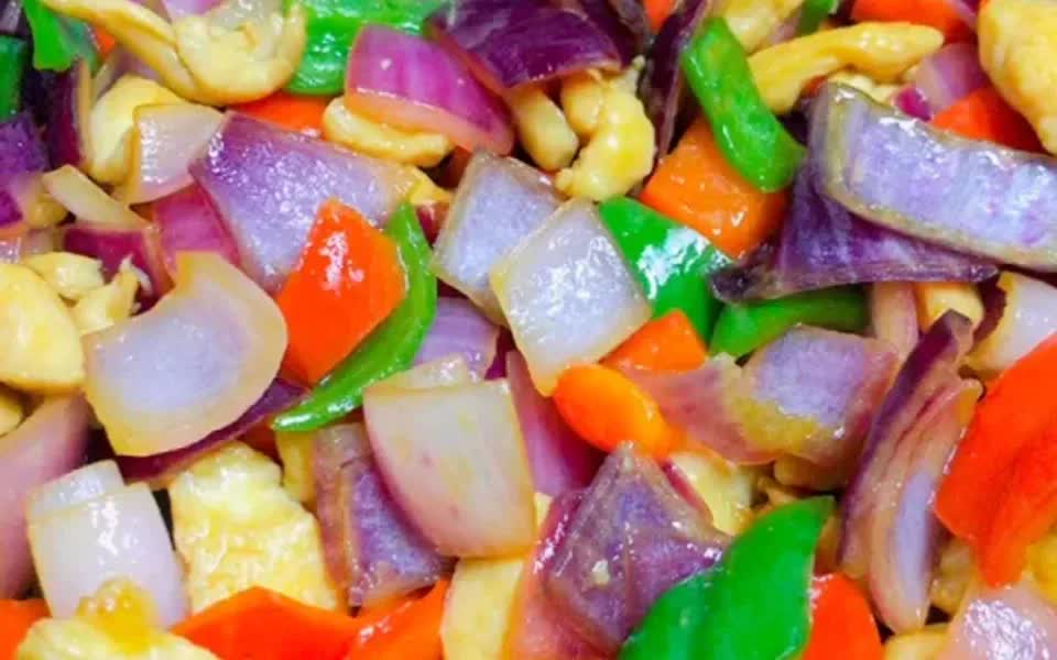 减脂餐95洋葱炒鸡丁94鸡胸肉这样做超美味_哔哩哔哩_bilibili