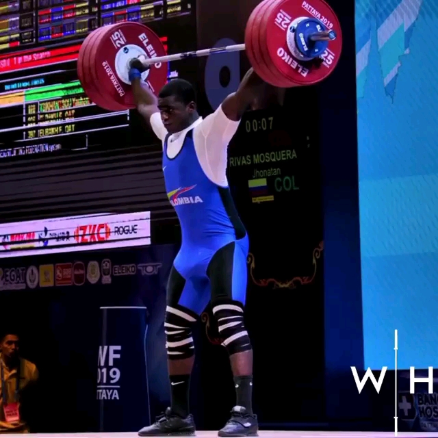 【举重】96kg黑人选手比赛抓举179kg