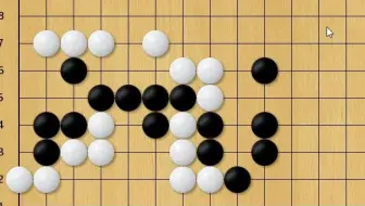 黑棋需要利用白棋联络的缺陷，制造出白棋左边的气紧棋型