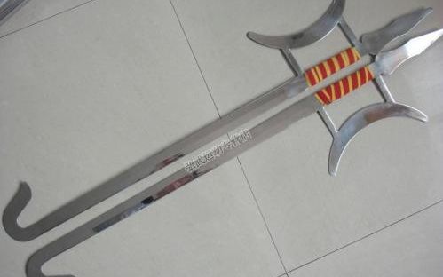 【传武】奇门兵击,中国双钩对战非洲钩剑,武器越怪挂的越快?_运动_生