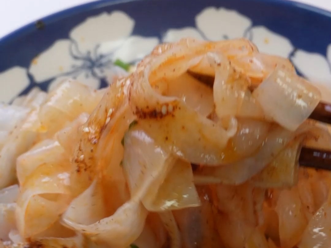 来自四川的美食小吃——红油面皮