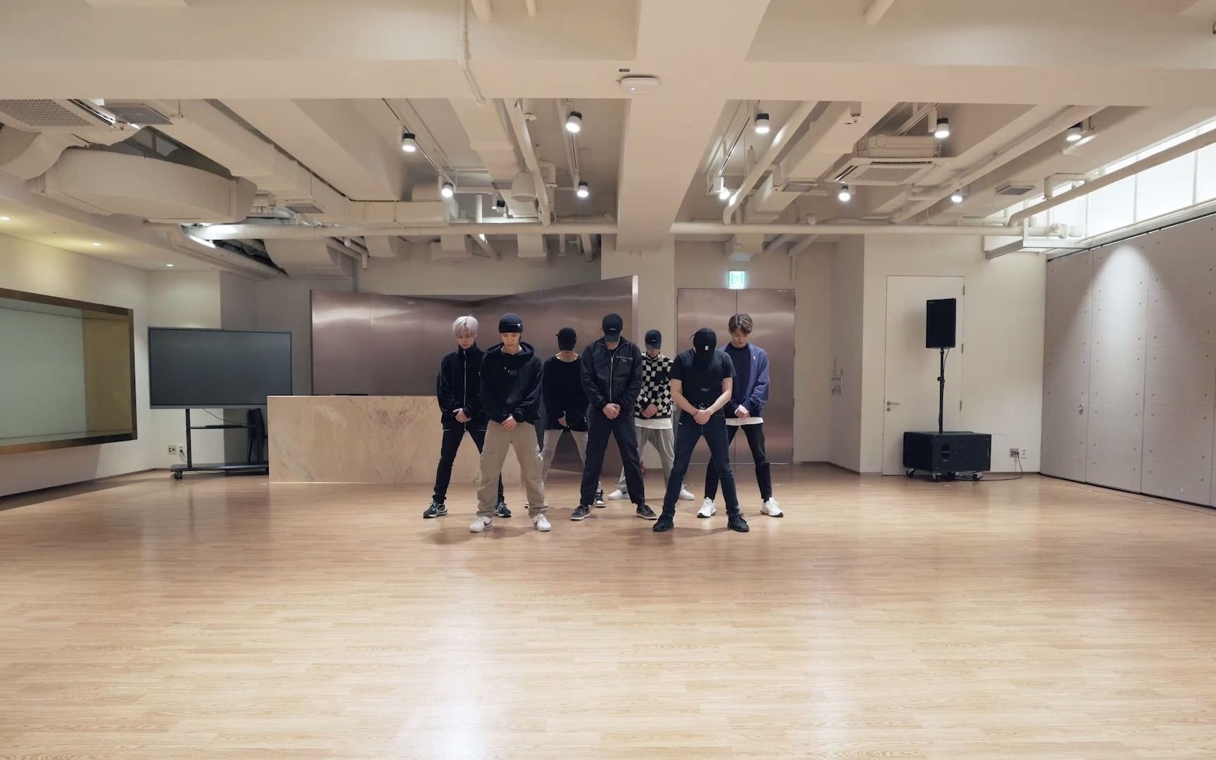 [图][威神V 练习室] [Dance Practice] WayV - 秘境 (Kick Back)