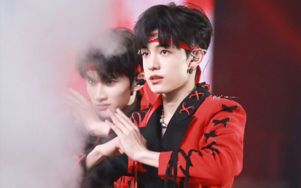 tf家族蝴蝶效应演唱会《将军令》 张泽禹 苏新皓 余宇涵 找不到儿子版