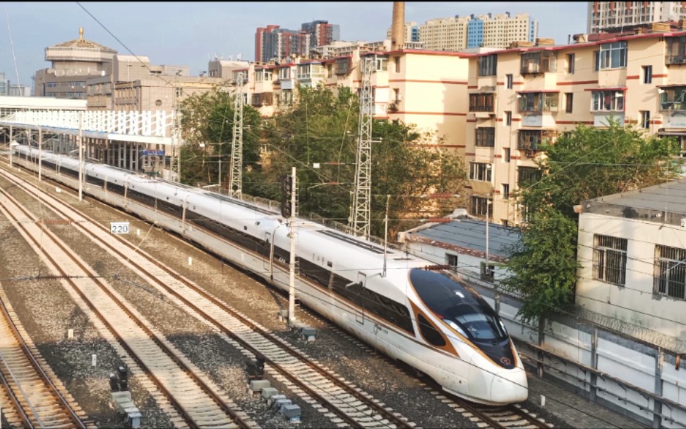 【复兴号】g2487(北京北–包头)呼和浩特站发车