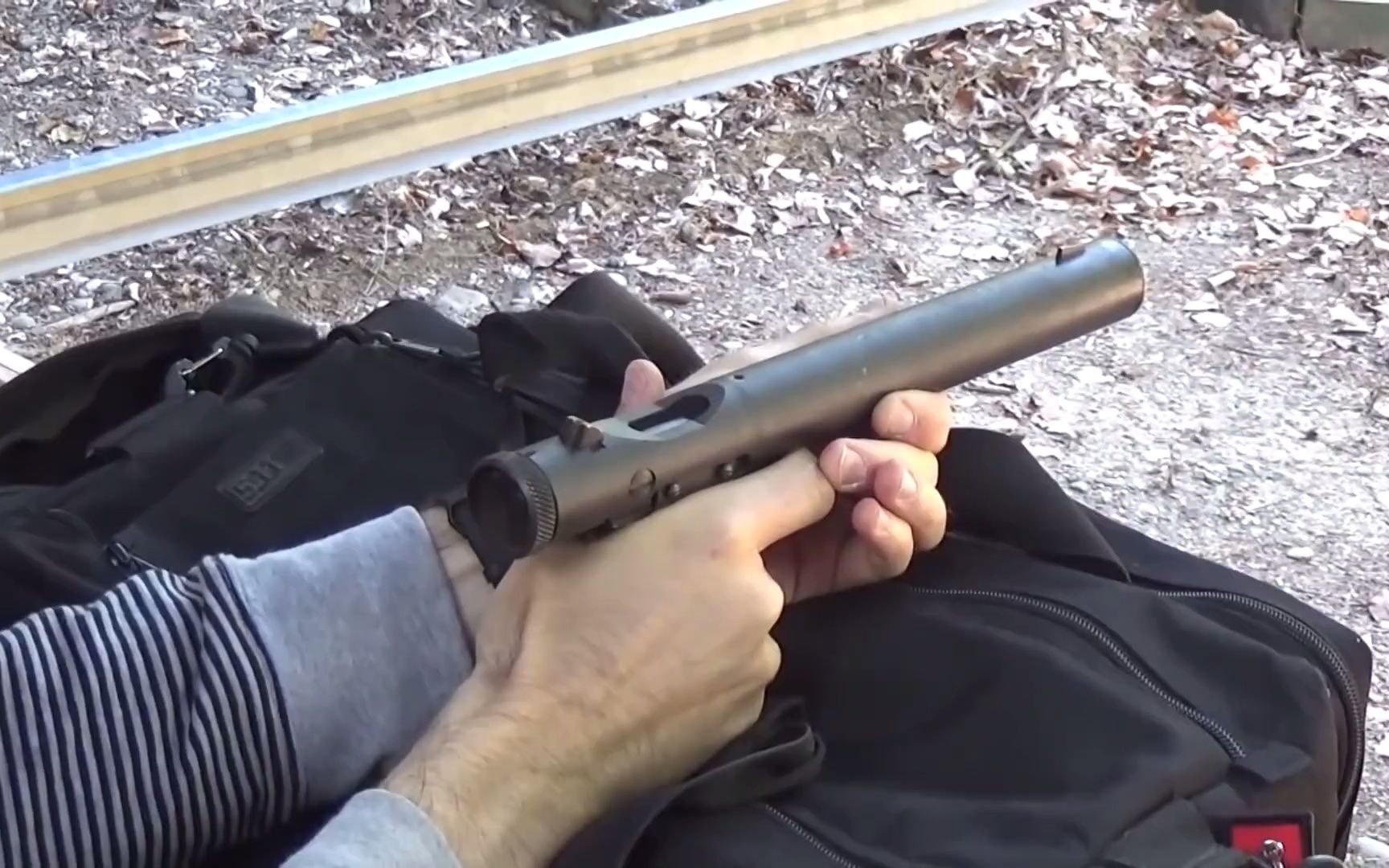 威尔洛德微声手枪拉栓全靠手拧射击全凭感觉