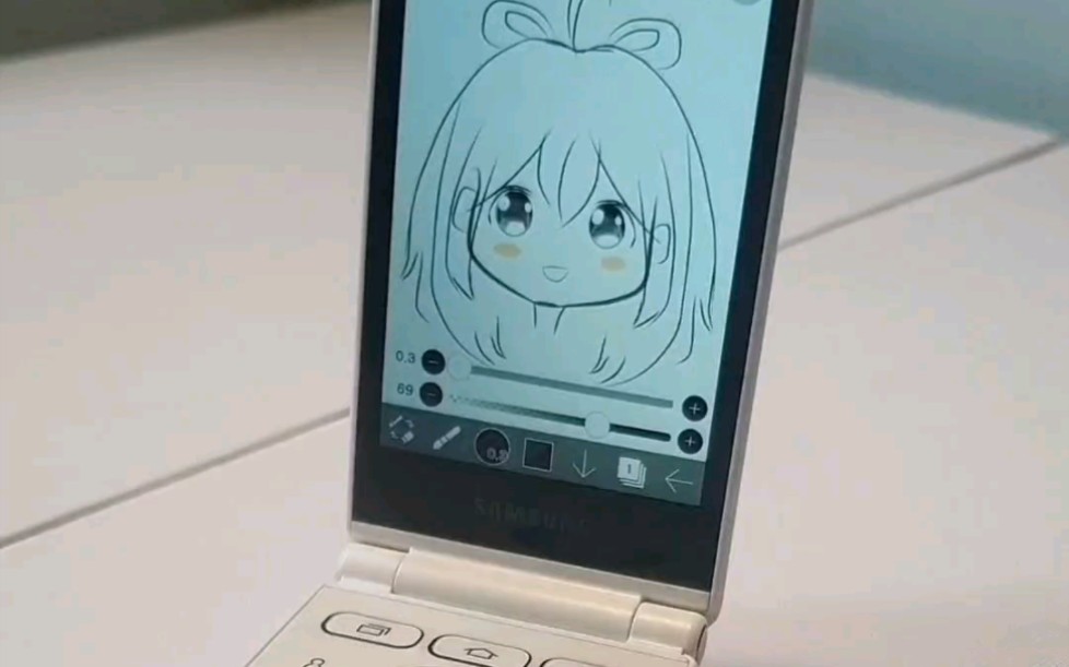 这也是一个触摸屏设备^-^,三星folder2