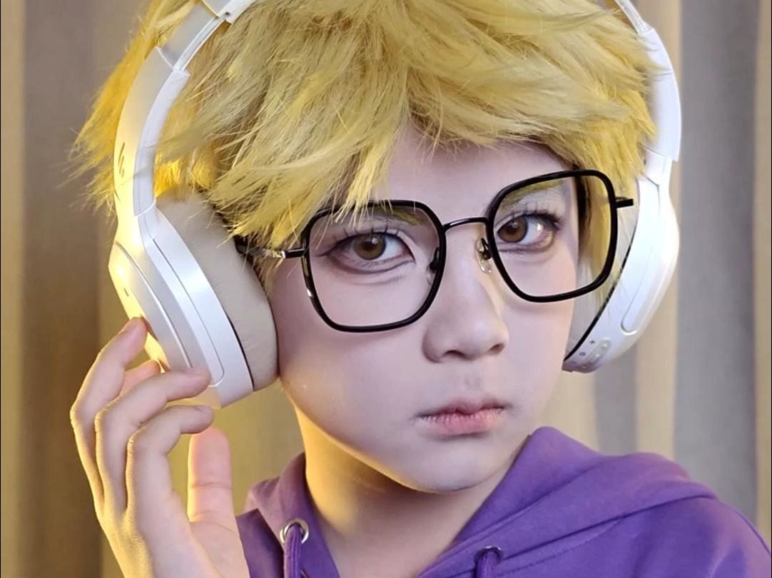 要不要让让你们?小学生cos月岛萤