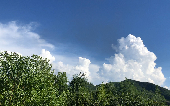 大自然的晴雨相间