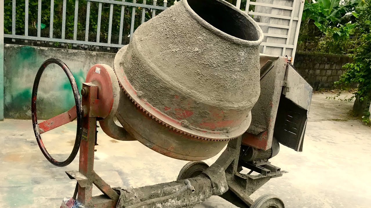 搬restorationittool翻新旧混凝土搅拌机翻新并重新使用已生锈的旧