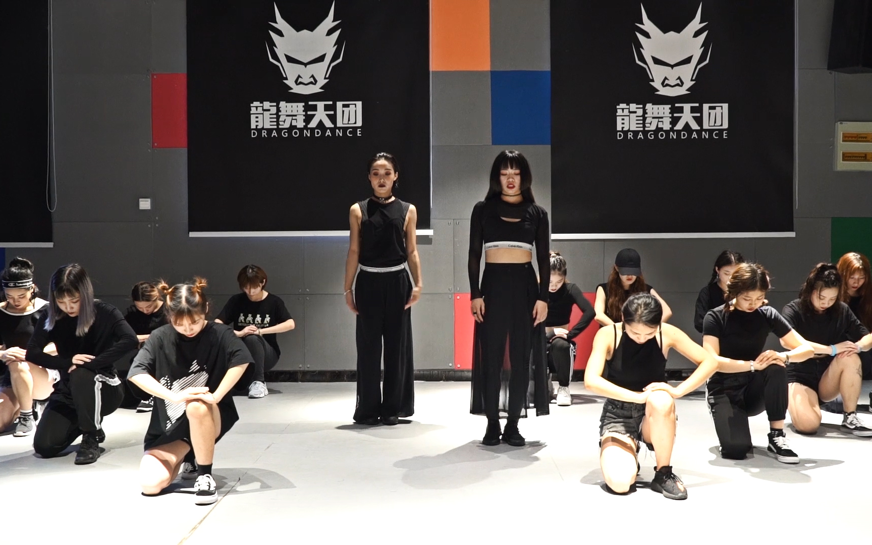 【龙舞天团】暗黑系舞蹈 小心你的心脏哟 幼幼编舞