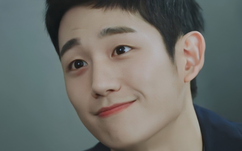 论有个长得像丁海寅的美女朋友是什么样的体验