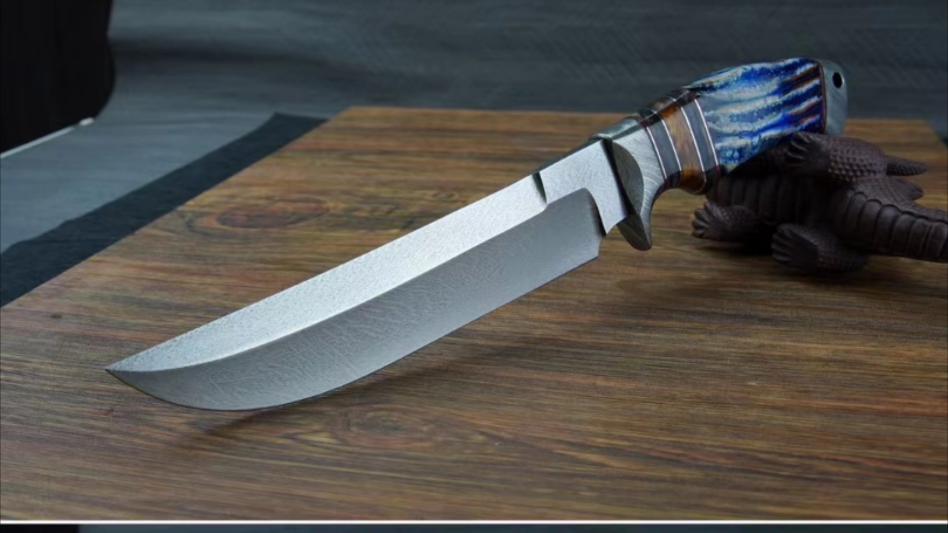 3mm重量:385克硬度:62左右钢材:古印度乌兹钢