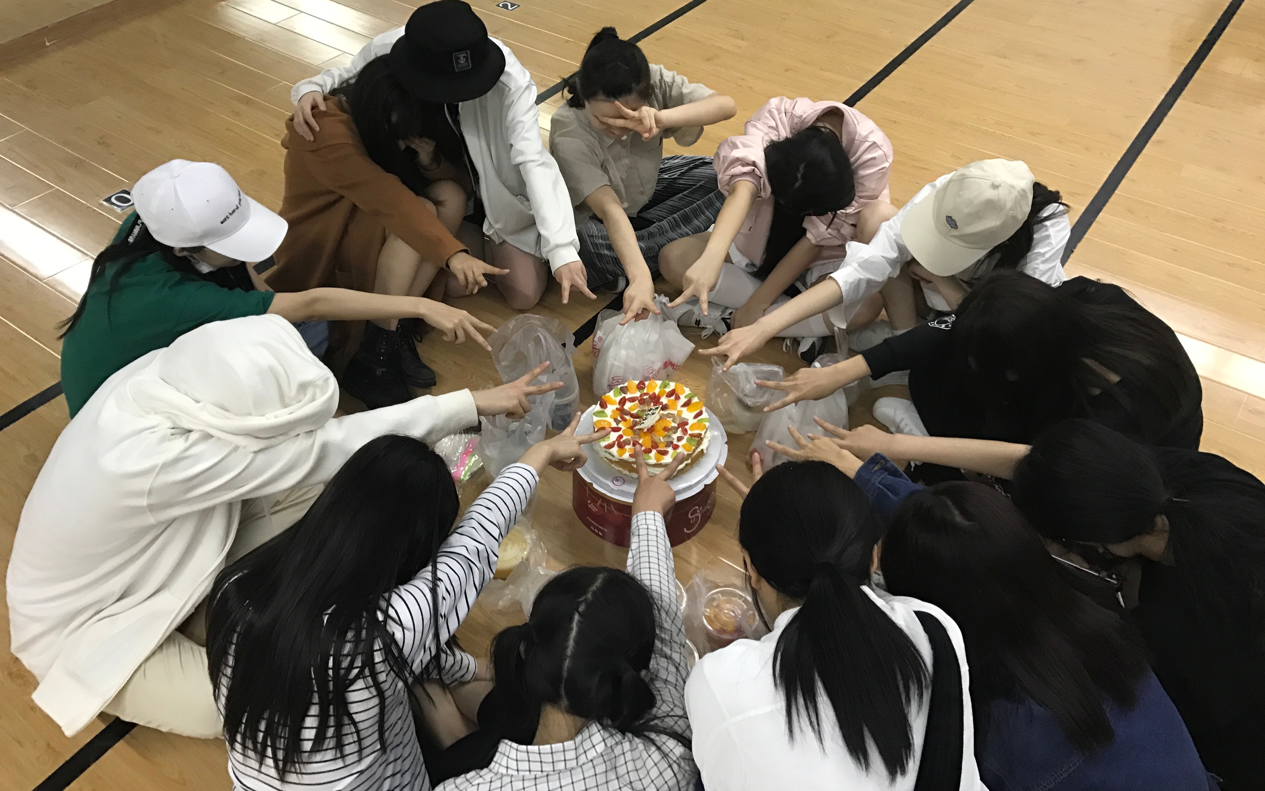 【gnz48高源婧】20170505 秒拍 寒月生日當天為何痛哭不止並用鼻孔吹