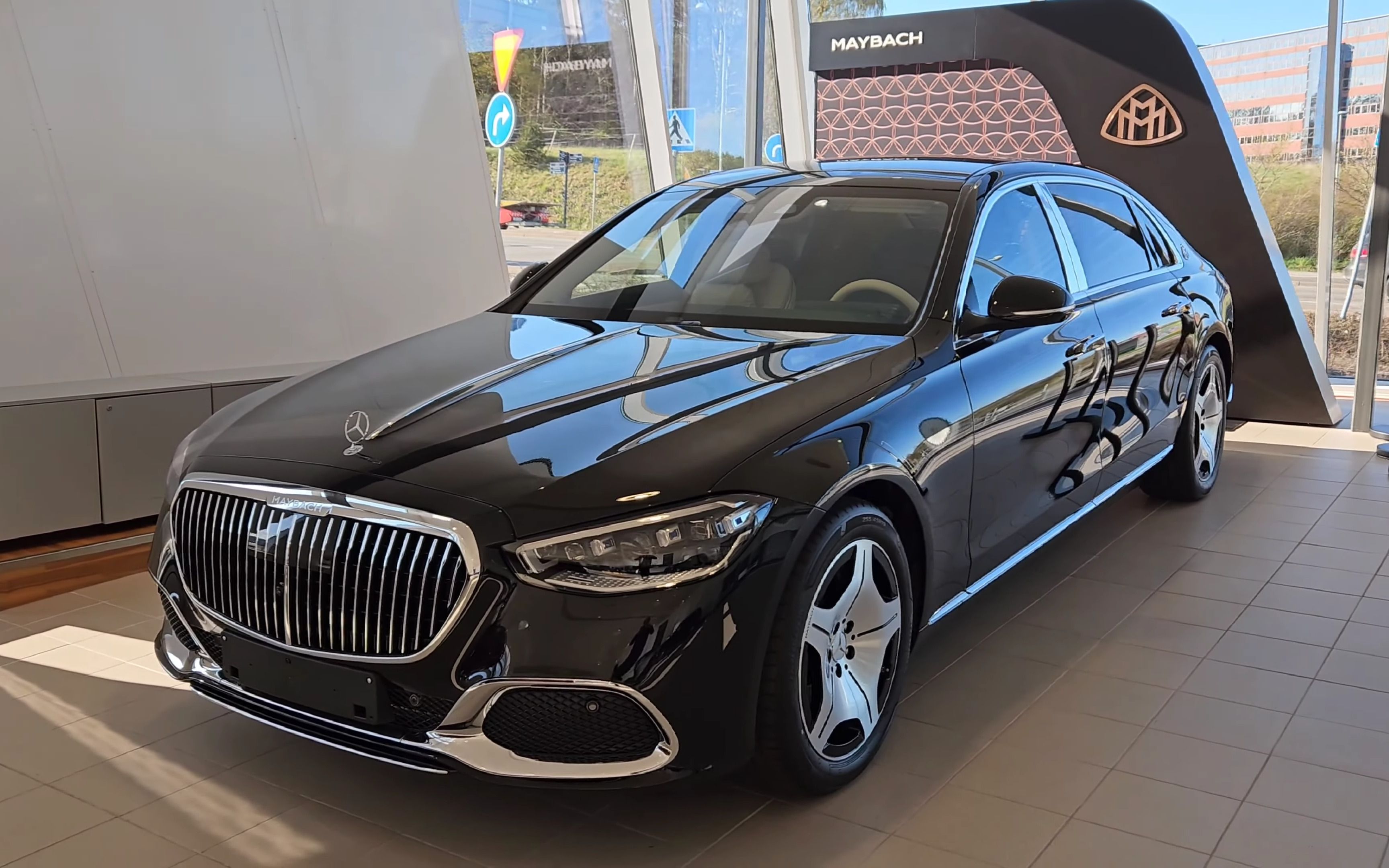奔驰迈巴赫 w223 z223 s级 s580 4matic 详细测评(机翻字幕)