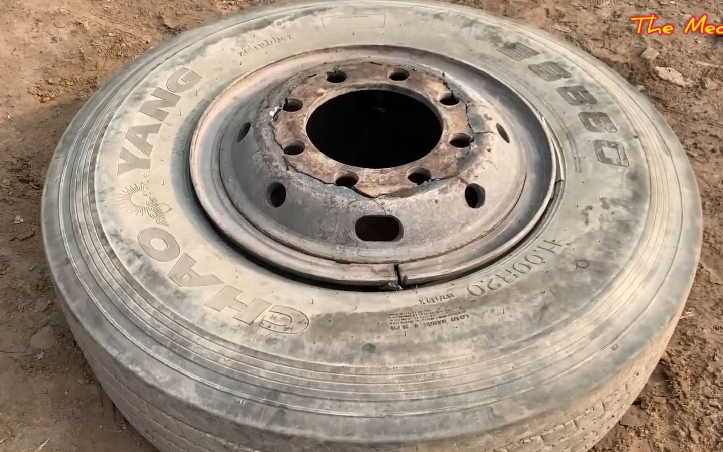 修复破损的卡车轮毂