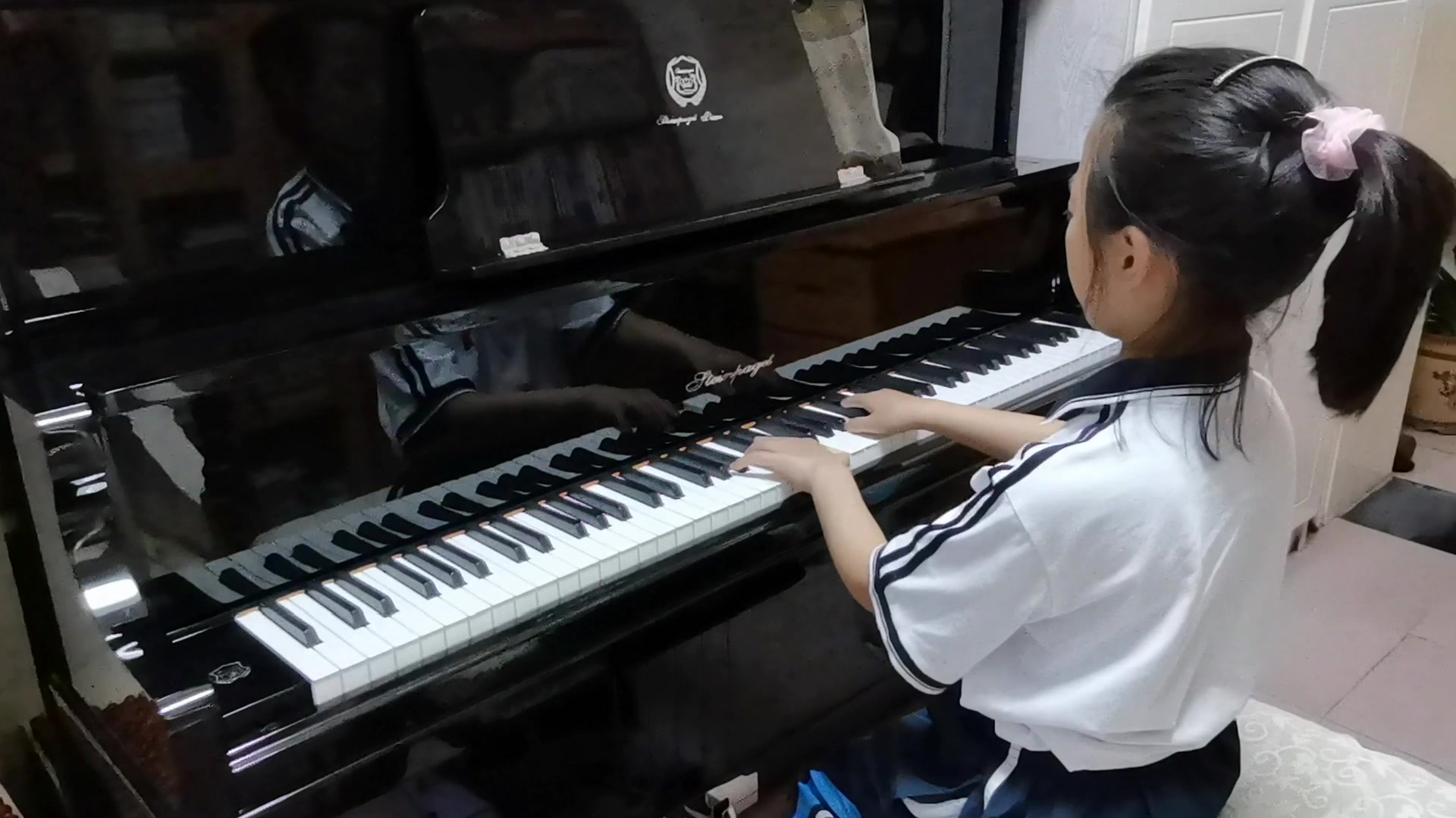 蓓蓓钢琴这也太好听了吧八岁小女孩沉醉于肖邦升c小调夜曲遗作