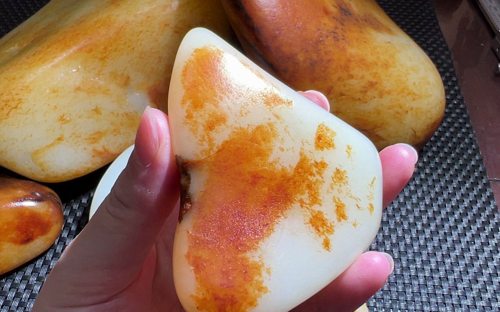 雷子和田玉:双面红皮籽料价位逆天了