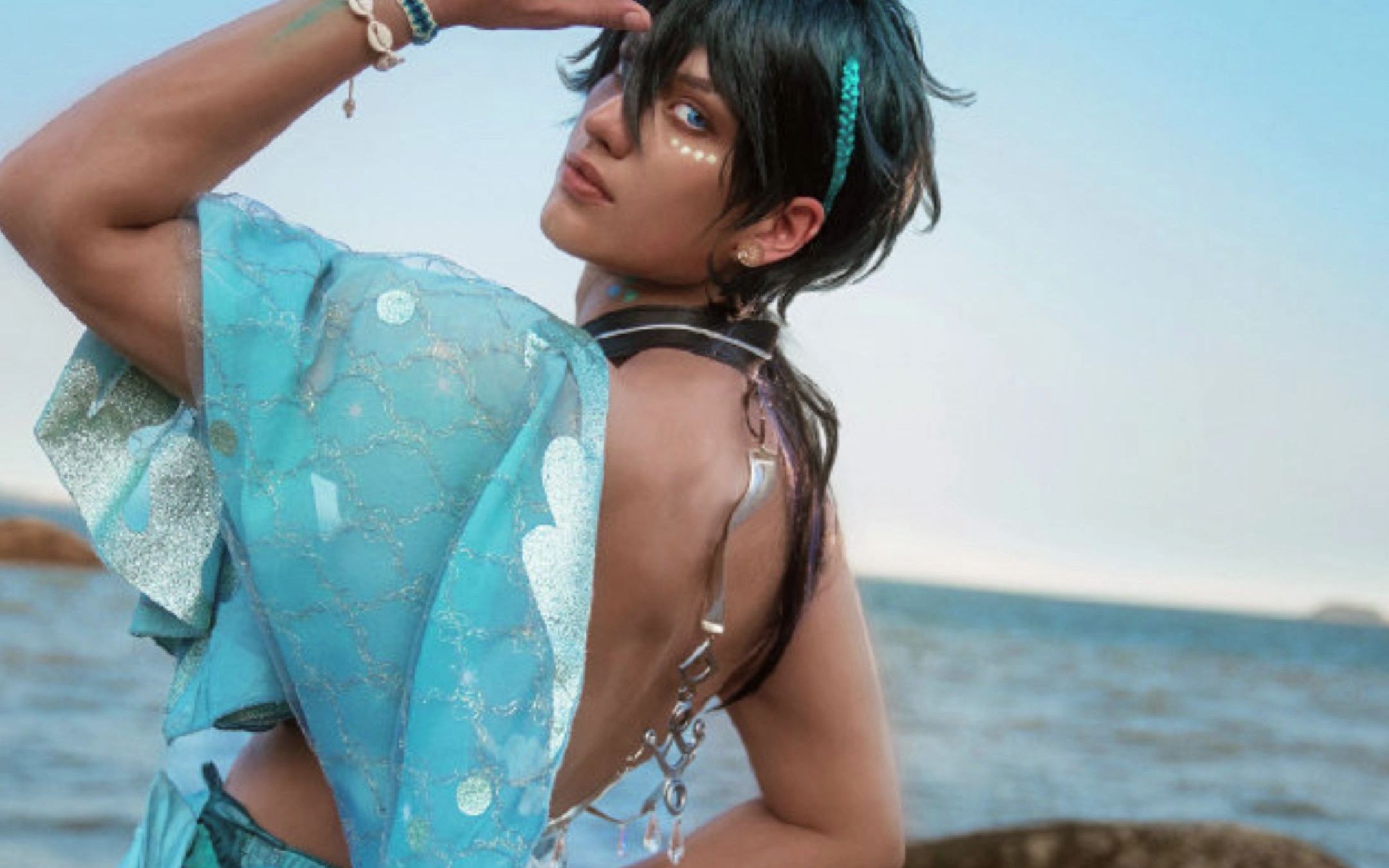 被卡琳娜腹肌cos戳中了心巴 看完卡琳娜这个cos我直接人没了,这谁能拒