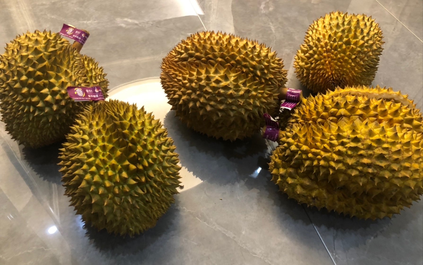 开榴莲太上头,又搞了一箱佳沃榴莲,榴莲裂了!我也裂开了!