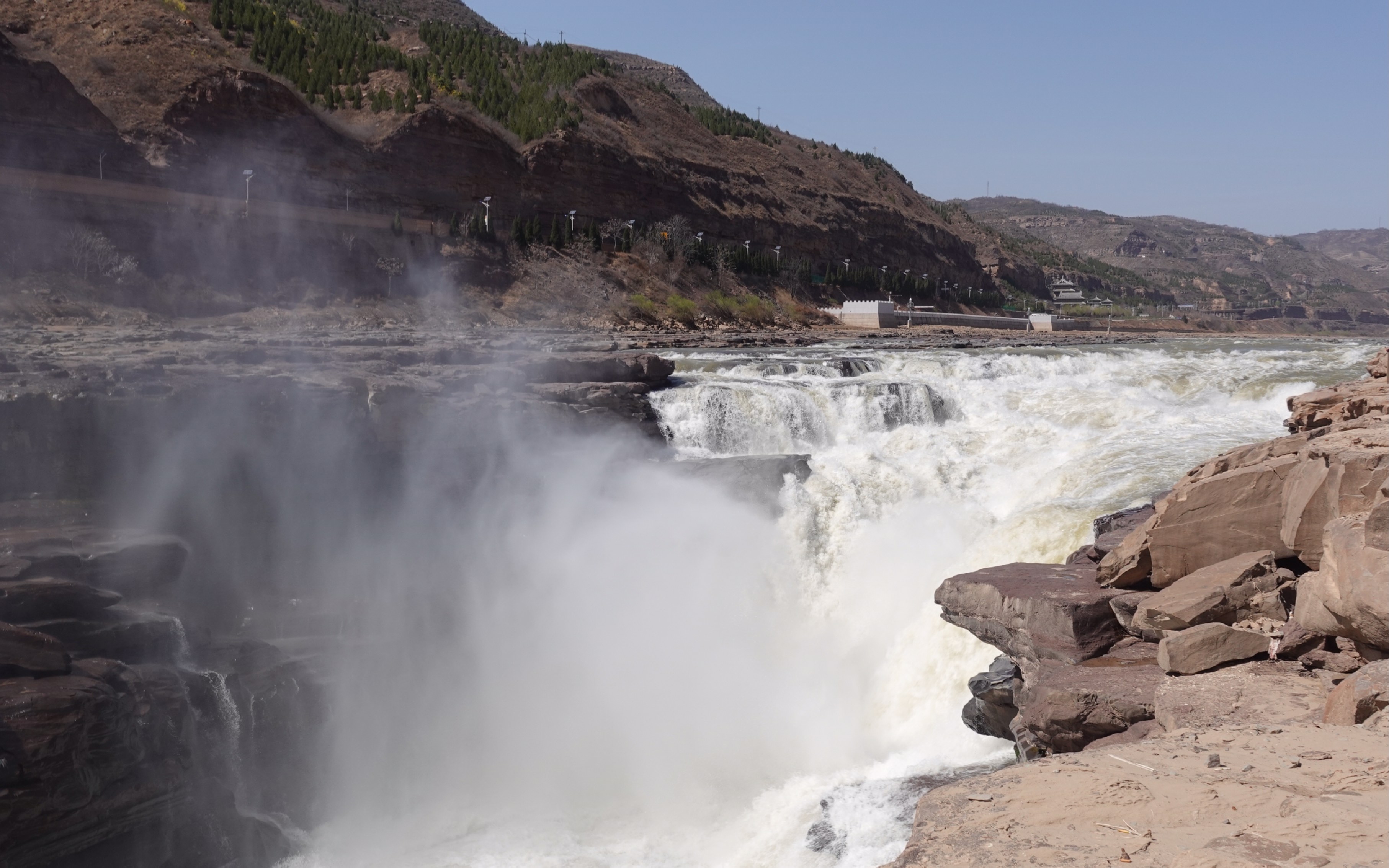  江山多娇1> 第一次见到黄河!山西壶口瀑布 红红绿绿小毛驴