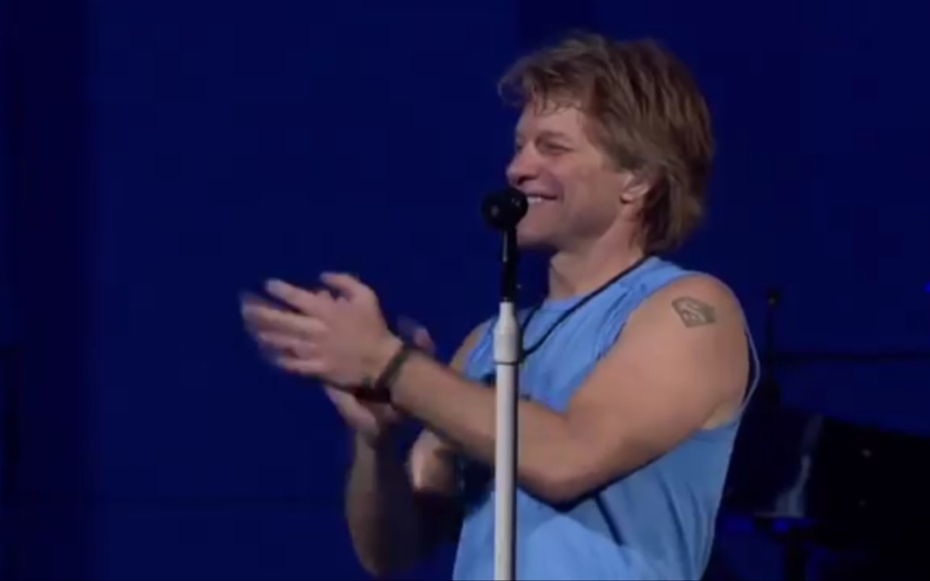 [图]Bon Jovi - Always (Cleveland 2013)