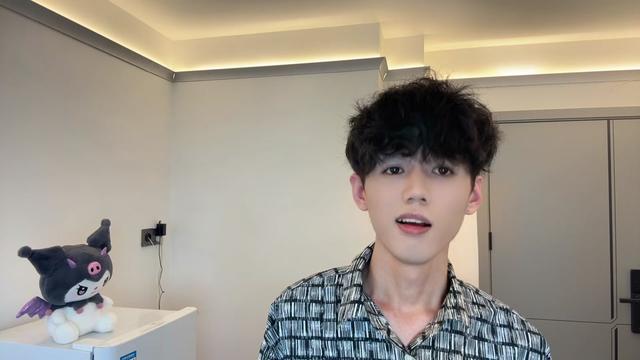 你可能不知道金润吉,但你应该听过他的歌