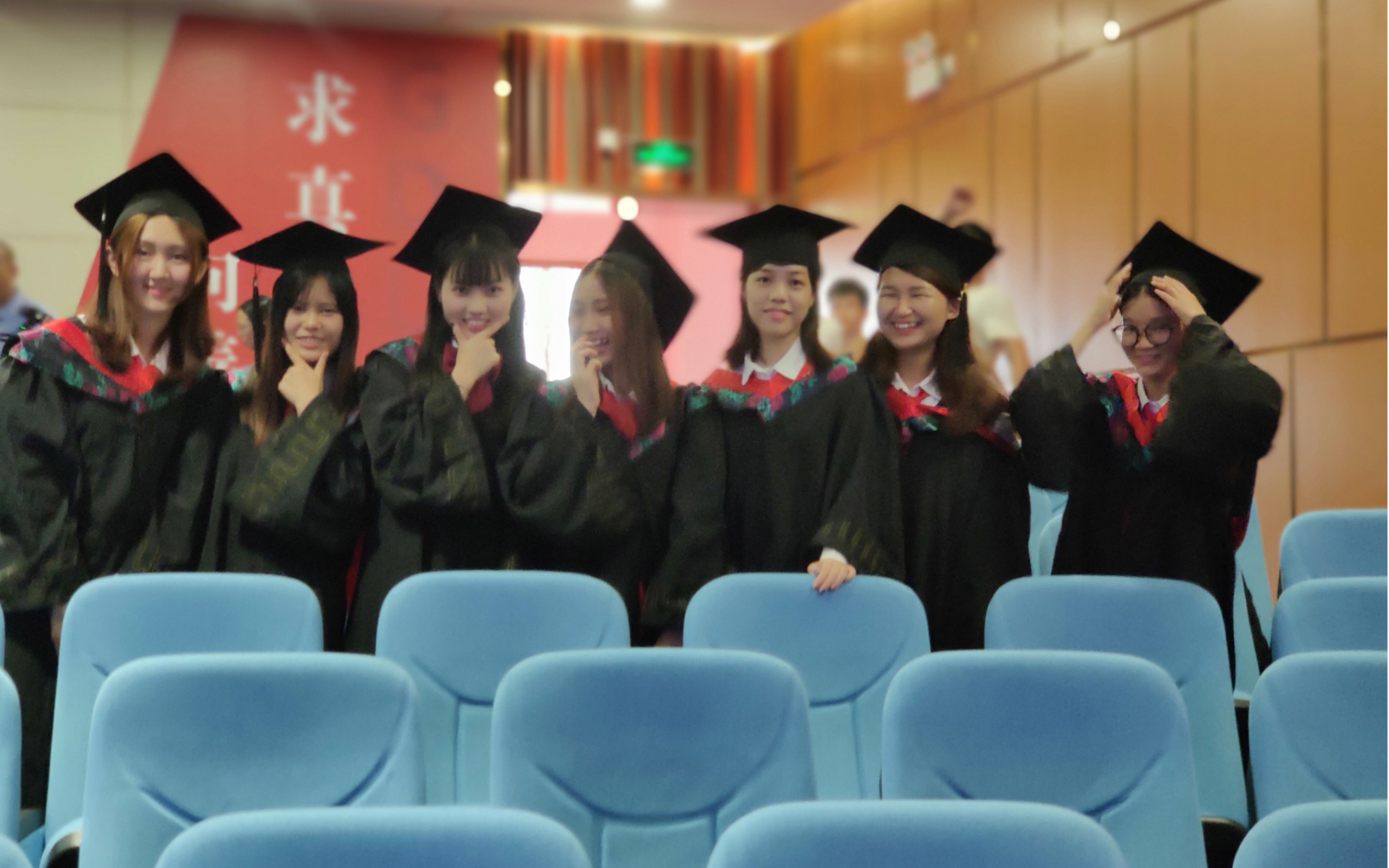 大学舍友们毕业后的第一次大聚会