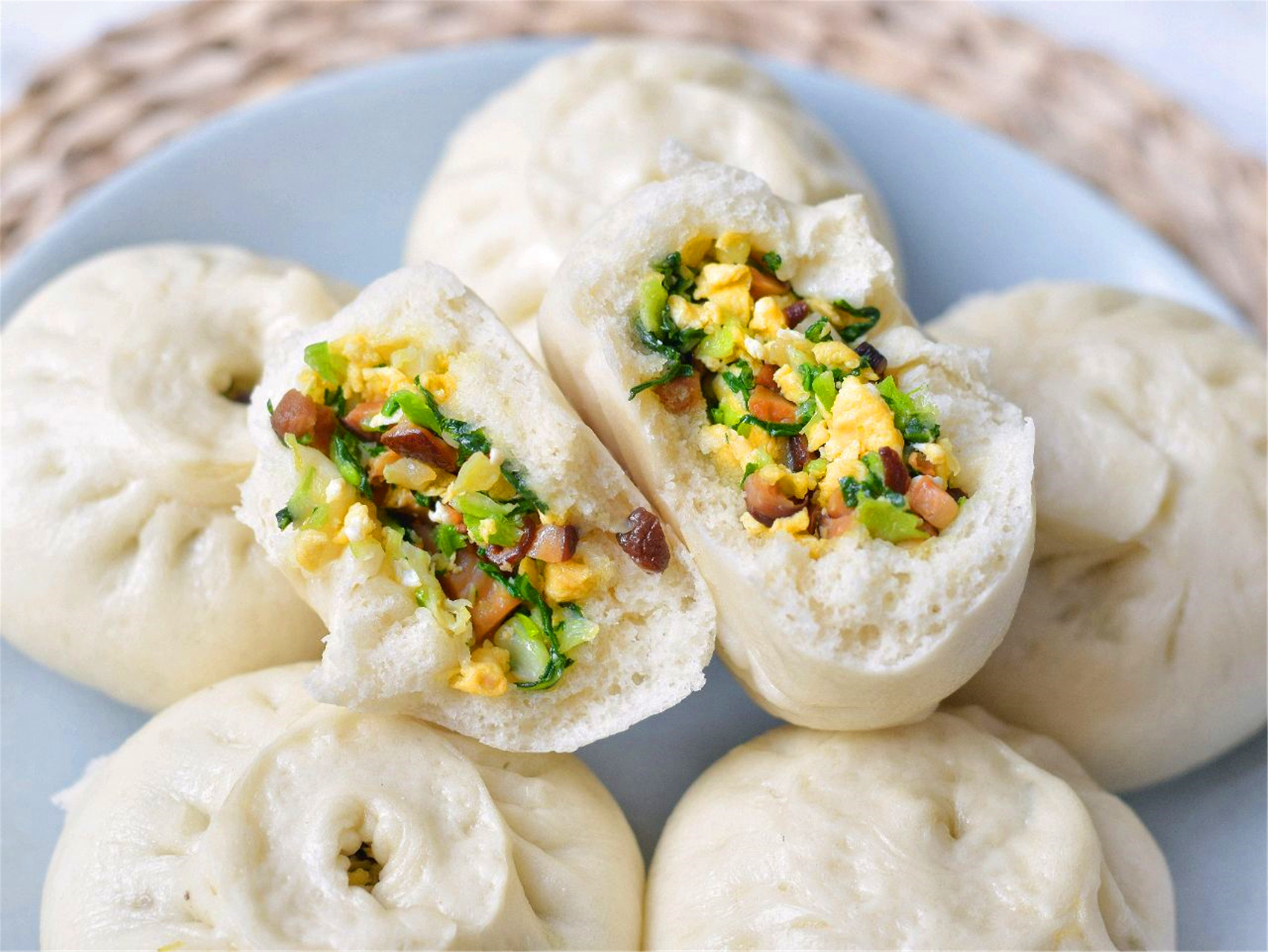 蔬菜包子翠绿不变色?大厨教你一招,包子松软鲜香,青翠不发黄