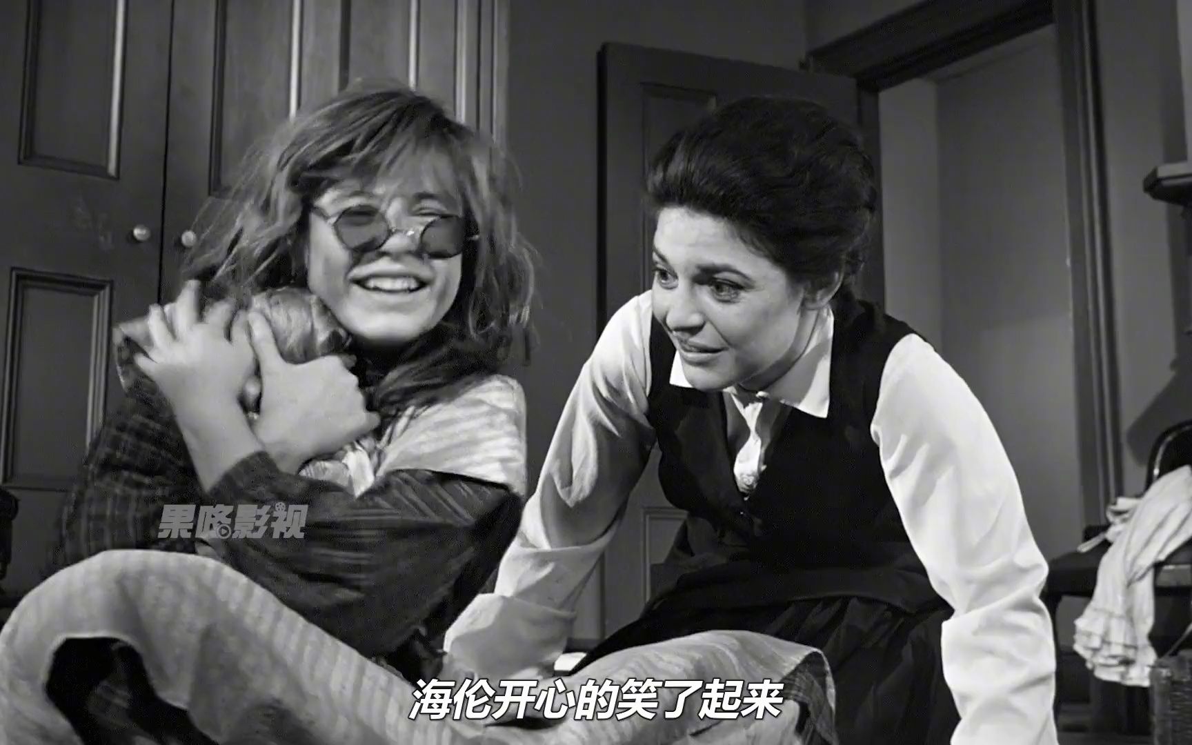 1963年拍摄的电影,记录着伟大的作家海伦凯勒的童年真实经历哔哩哔哩bilibili