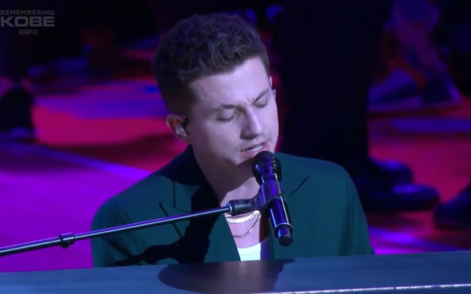 缅怀科比断眉麻神演唱seeyouagain湖人中场演唱