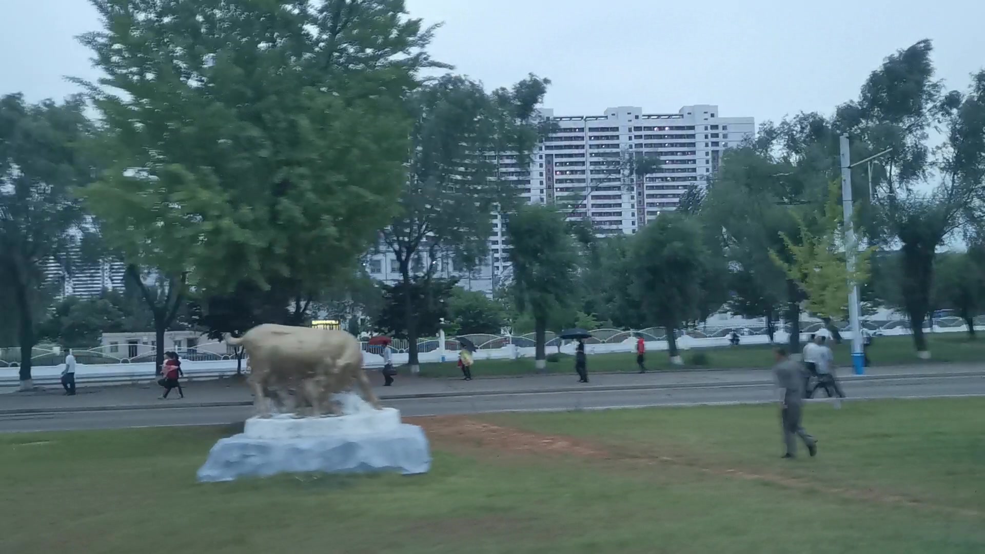 【朝鲜】平壤街道,背景是导游的讲解哔哩哔哩bilibili