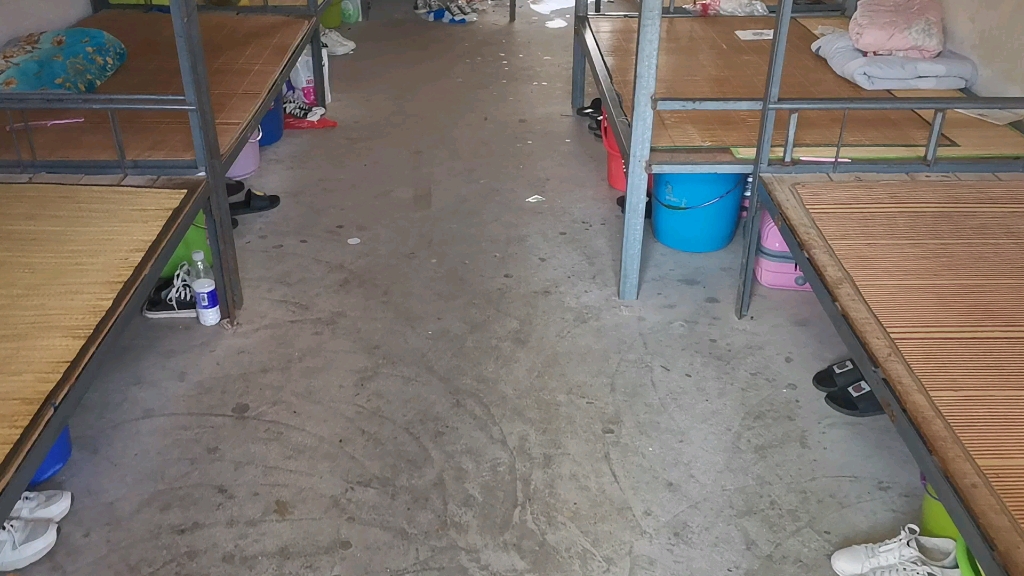 带你去看看农村初中的女生宿舍