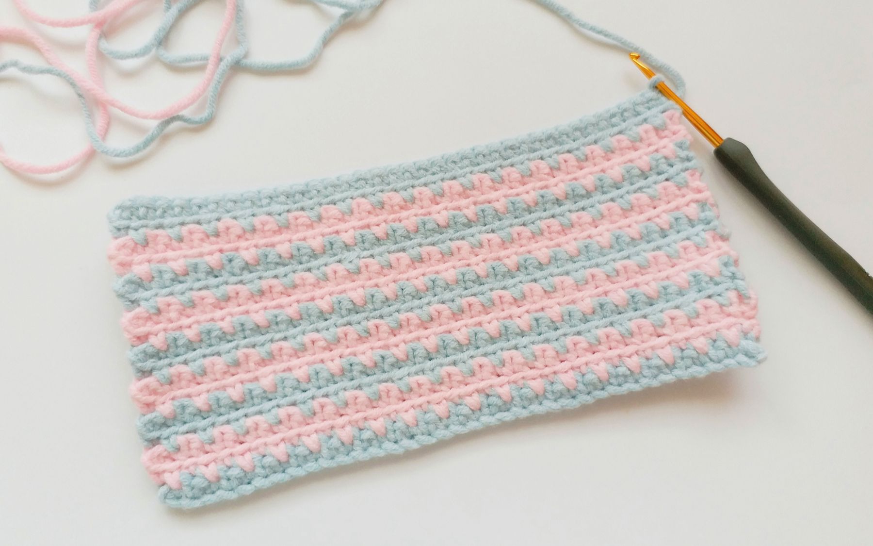 钩针毛衣花样短针的新玩法位移加配色织出好毛衣