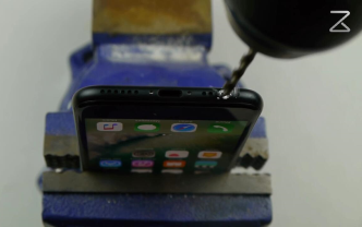 教你怎么在iPhone7上打出一个耳机孔