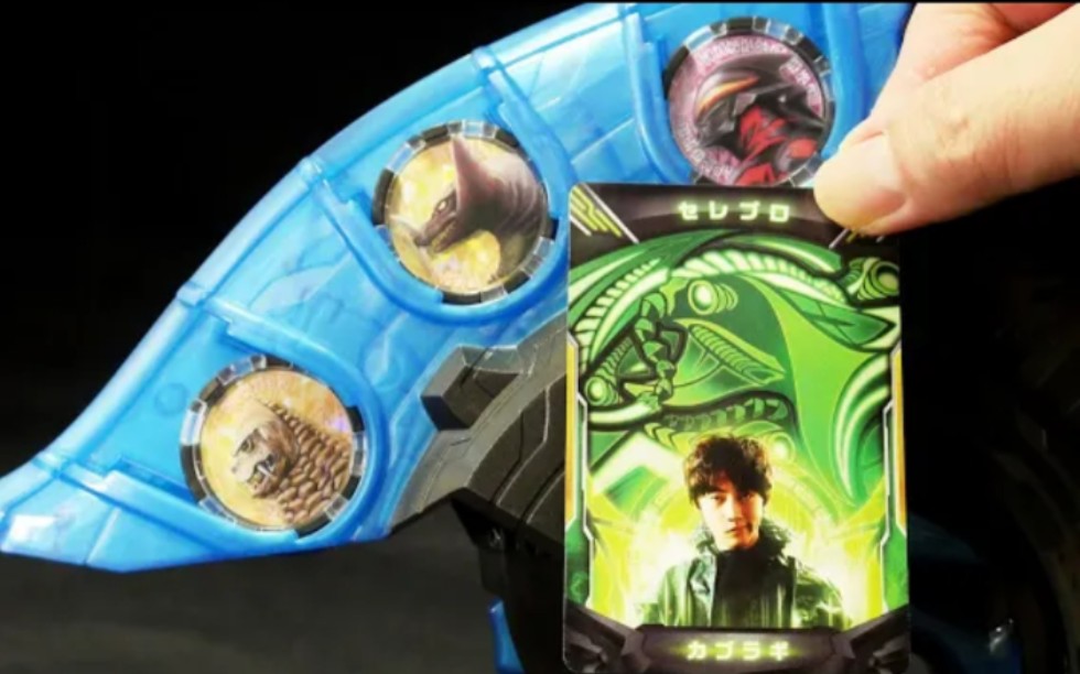 泽塔奥特曼dx赛雷布洛卡牌套装/贝利亚,哥莫拉,雷德王勋章把玩视频(转